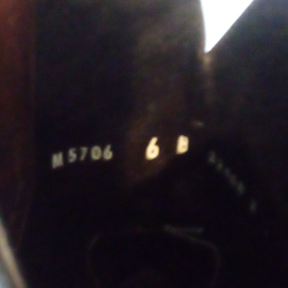 Lucchese leather studded boots size 6 very good condition - Picture 9 of 11